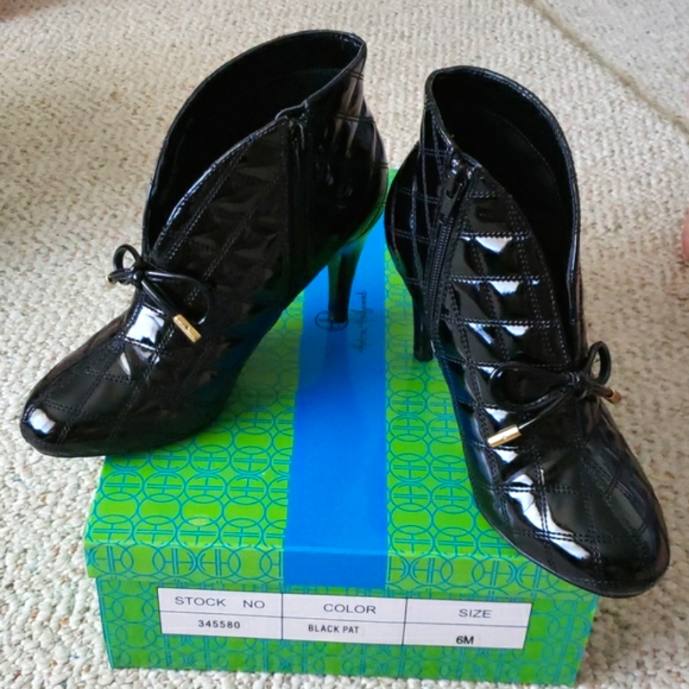 Hot in Hollywood, 6 M, black patent leather 👠